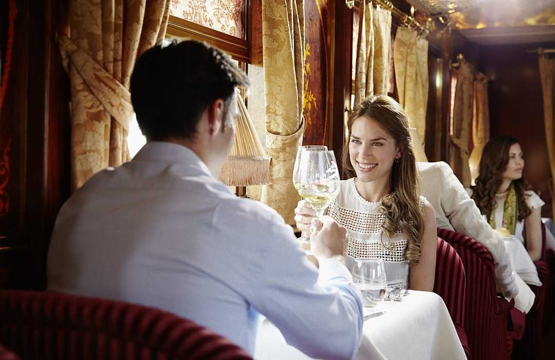 Tren Al-Andalus. Photo courtesy of: www.eltrenalandalus.com Tren Al-Andalus. Photo courtesy of: www.eltrenalandalus.com