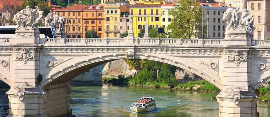 Bridge Tevere Ponte Vittorio Emanuele II in Rome, Italy Bridge Tevere Ponte Vittorio Emanuele II in Rome, Italy
