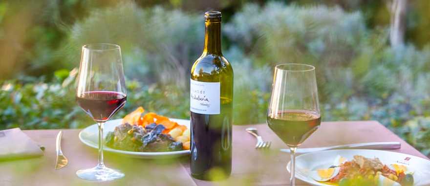 Dinner and wine in Andalusia, Spain. © Lolo Vasco / Turismo Andaluz Dinner and wine in Andalusia, Spain. © Lolo Vasco / Turismo Andaluz